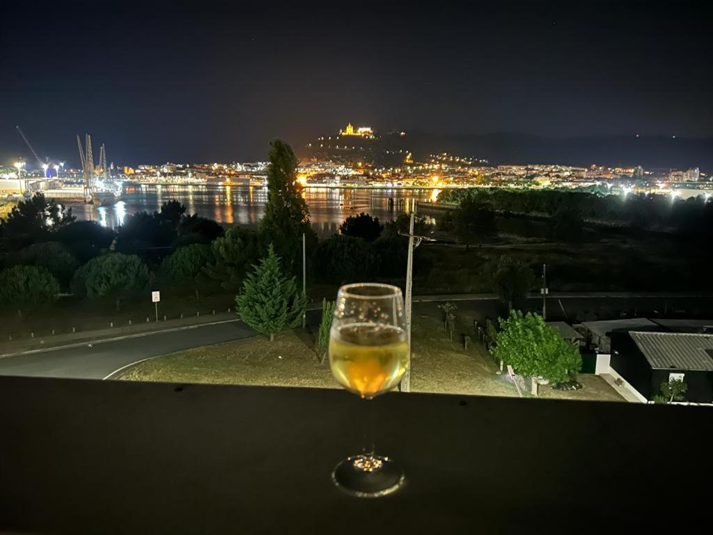 River Town View - Luxury Apartment With Jacuzzi On Terrace Viana do Castelo Buitenkant foto