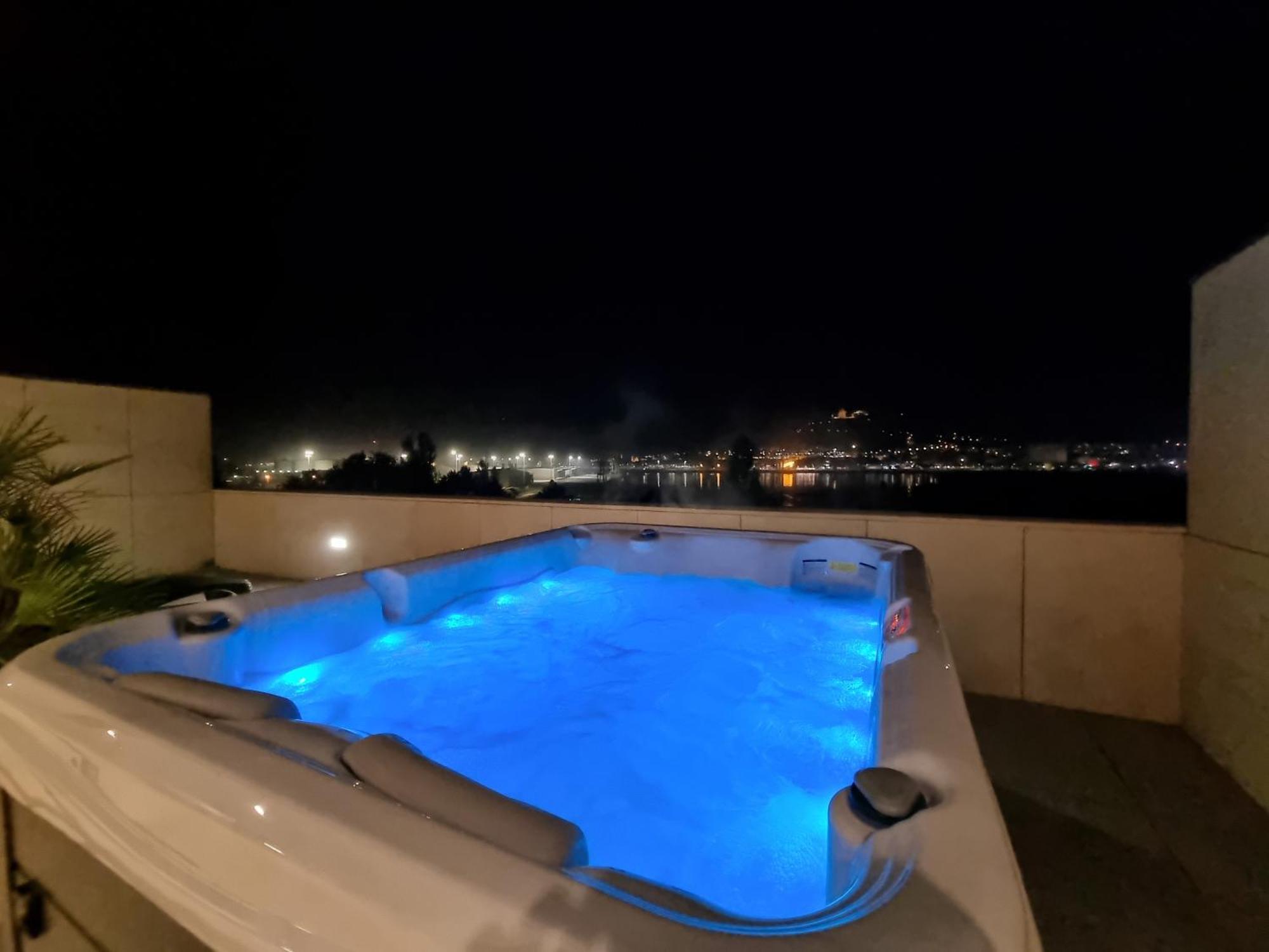 River Town View - Luxury Apartment With Jacuzzi On Terrace Viana do Castelo Buitenkant foto