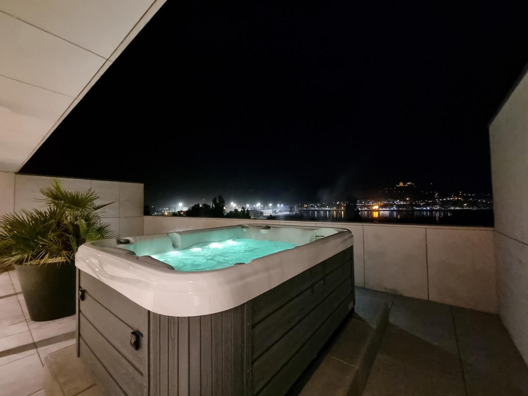 River Town View - Luxury Apartment With Jacuzzi On Terrace Viana do Castelo Buitenkant foto