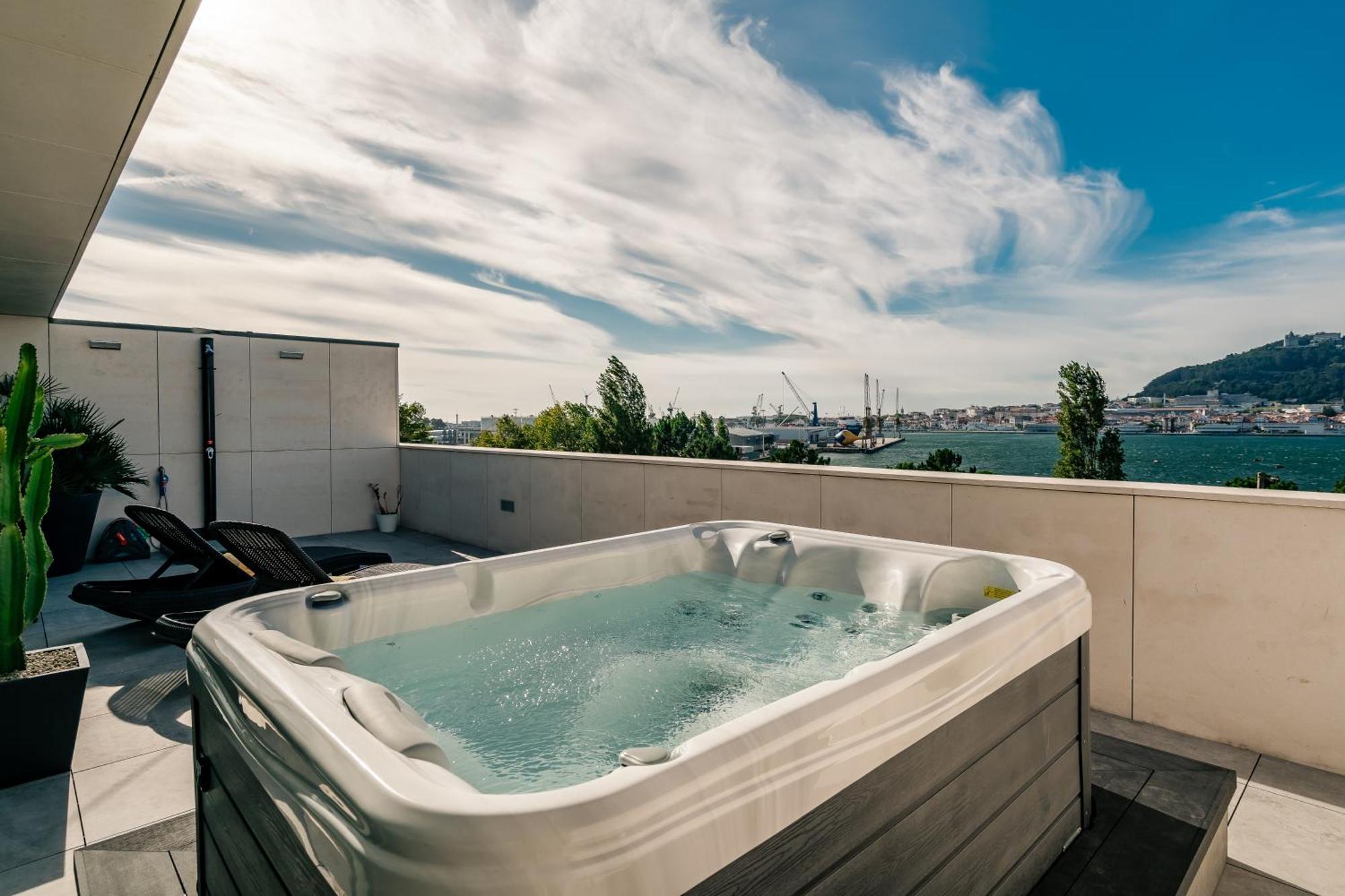 River Town View - Luxury Apartment With Jacuzzi On Terrace Viana do Castelo Buitenkant foto