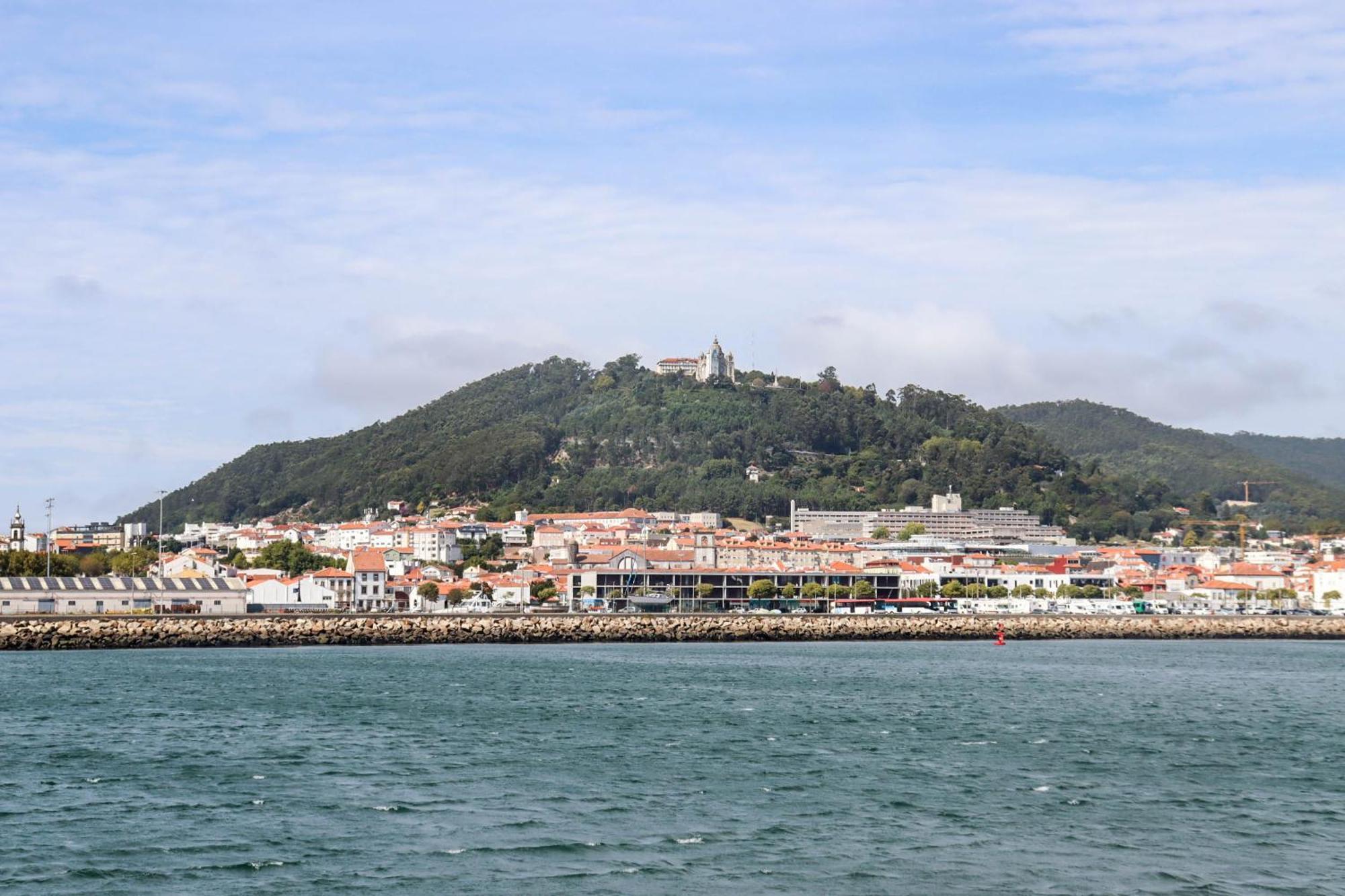 River Town View - Luxury Apartment With Jacuzzi On Terrace Viana do Castelo Buitenkant foto